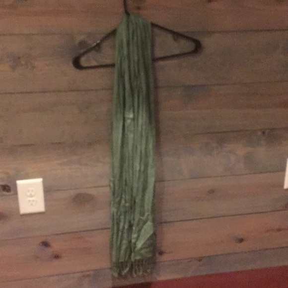 Green Scarf - Picture 2 of 5